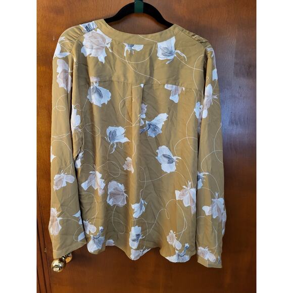 Ava & Viv Light Olive Floral Blouse Long Sleeve Size 1X NWT - NWT - Picture 3 of 3
